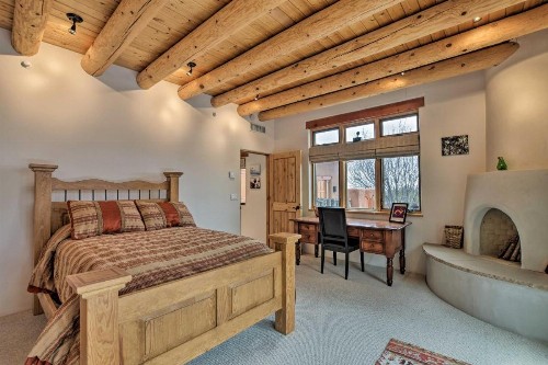 Adobe-Style Santa Fe Home - 17 Mi to Ski SF! - image 7