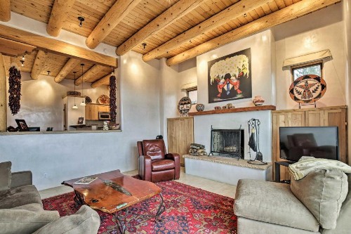 Adobe-Style Santa Fe Home - 17 Mi to Ski SF! - image 9