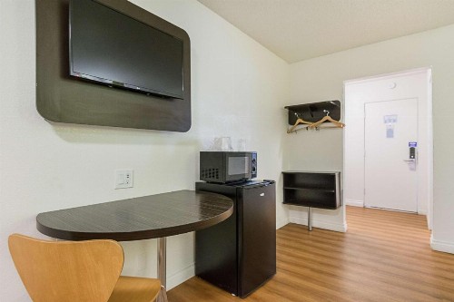 Motel 6-Santa Maria CA - South - image 14