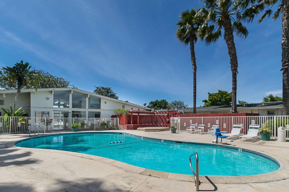 Motel 6-Santa Maria CA - South - image 4