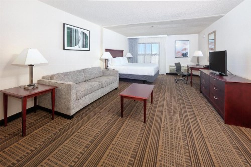 Holiday Inn Hotel & Suites Santa Maria an IHG Hotel - image 25