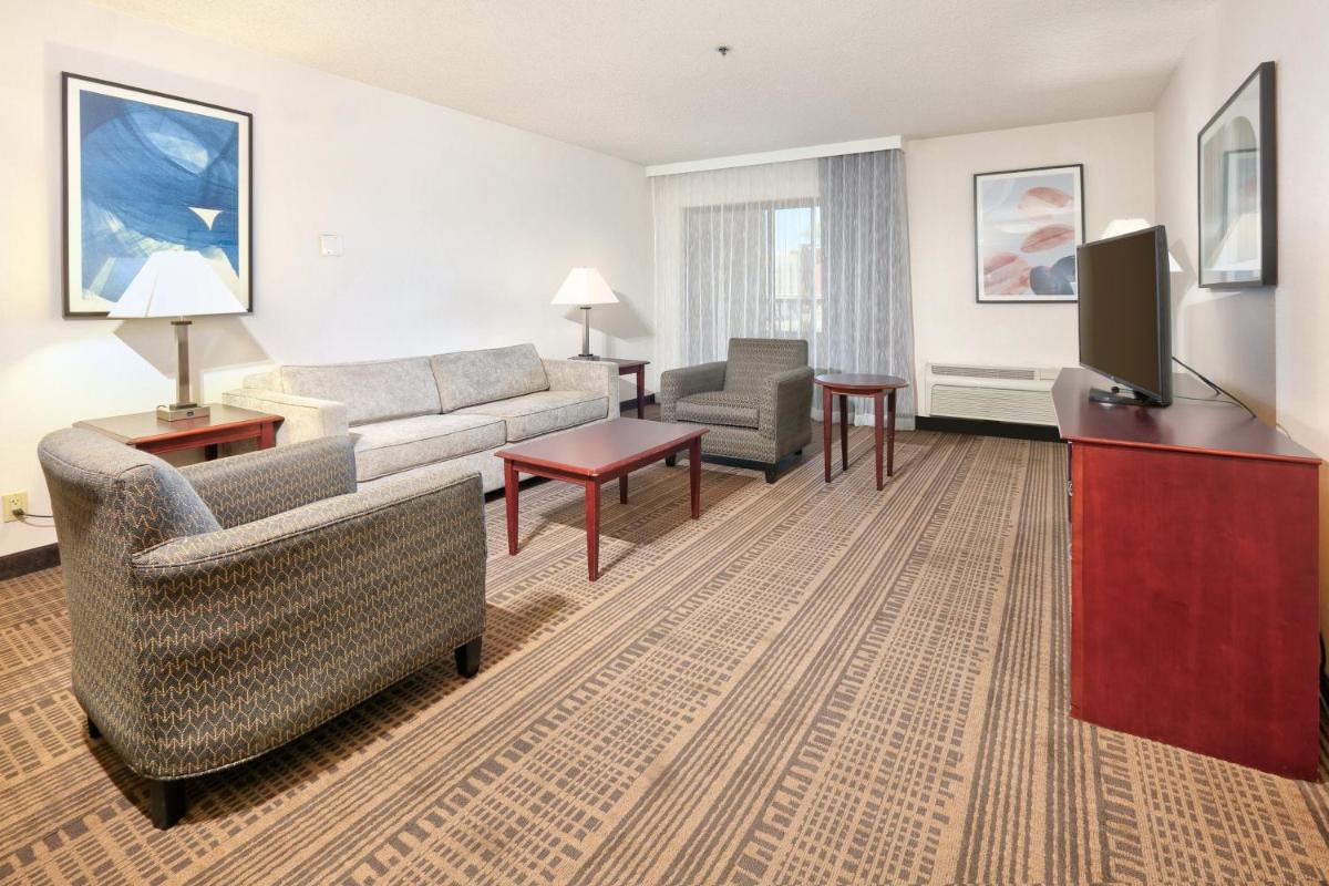 Holiday Inn Hotel & Suites Santa Maria an IHG Hotel - image 3