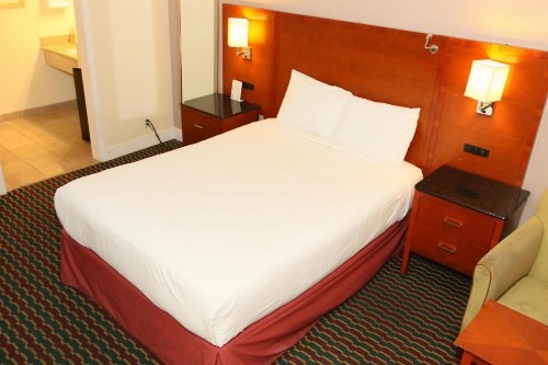 Town and Country Inn - image 14