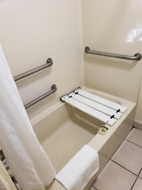 Town and Country Inn - image 26