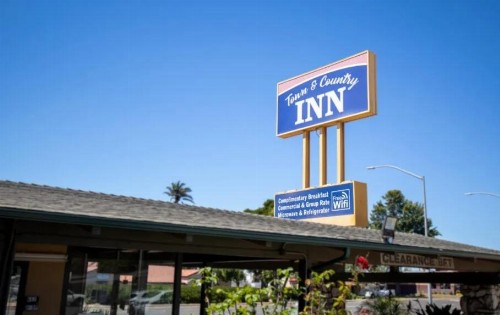 Town and Country Inn - image 29