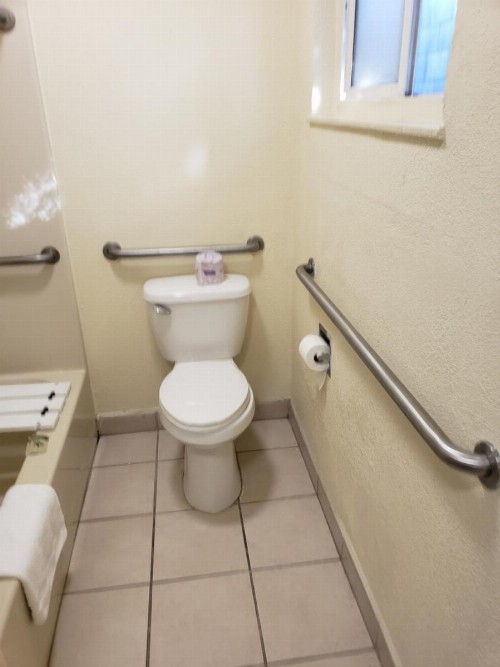Town and Country Inn - image 37