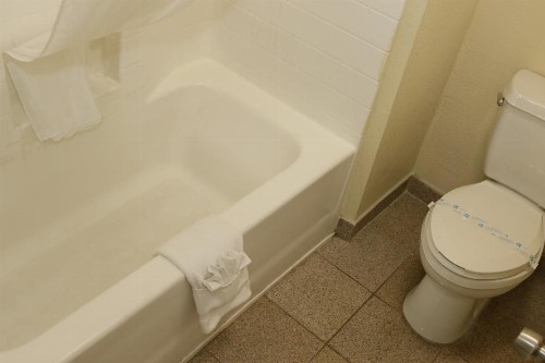 Town and Country Inn - image 39