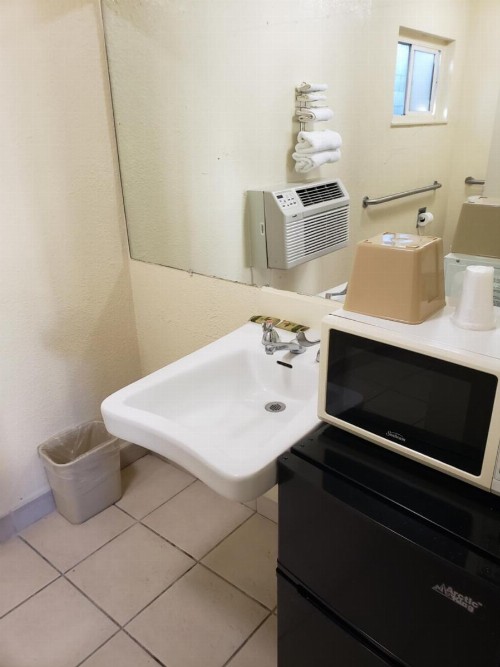 Town and Country Inn - image 41