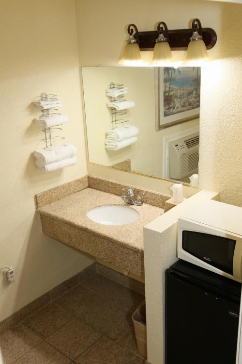 Town and Country Inn - image 42