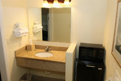 Town and Country Inn - image 44