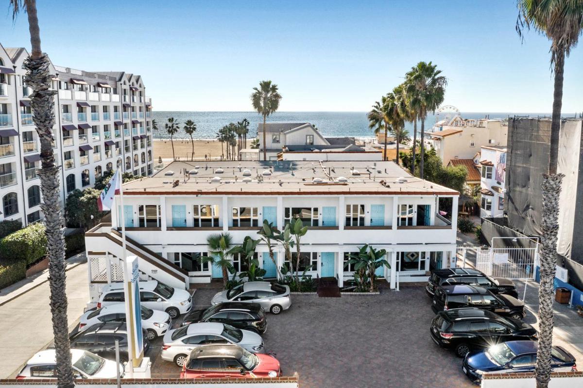 Sea Blue Hotel - image 4
