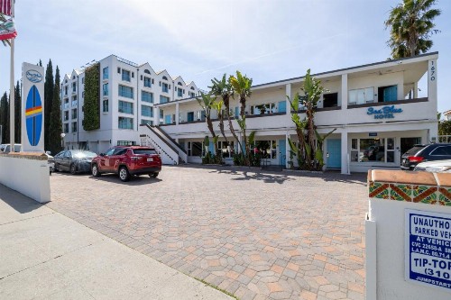 Sea Blue Hotel - image 47