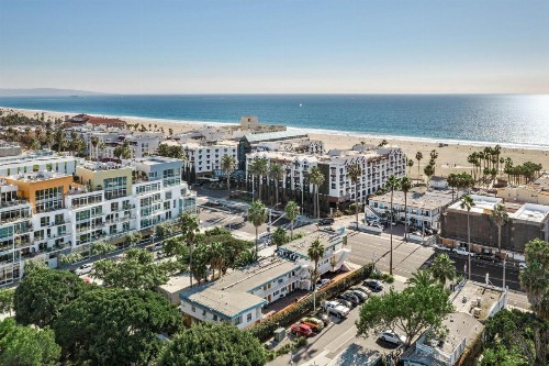 Sea Blue Hotel - image 8
