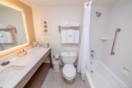 Gateway Hotel Santa Monica - image 3