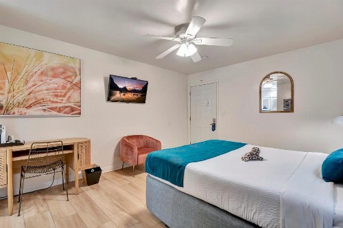 Santa Monica Motel - image 32
