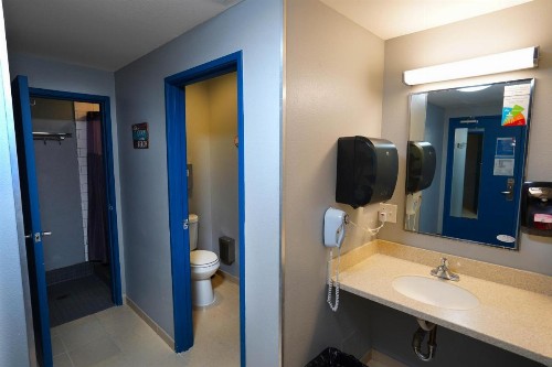 HI Los Angeles - Santa Monica Hostel - image 30