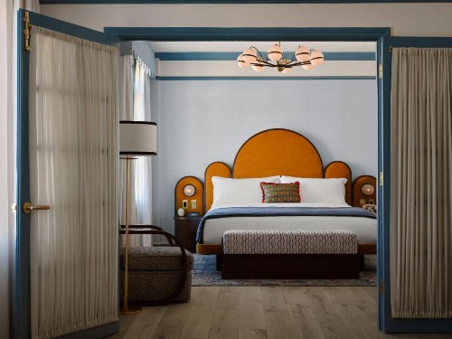 The Georgian Hotel - image 12