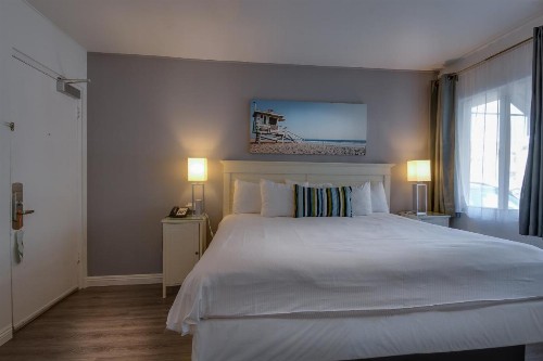 Bayside Hotel - image 33