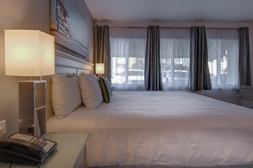 Bayside Hotel - image 34
