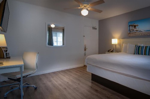 Bayside Hotel - image 36