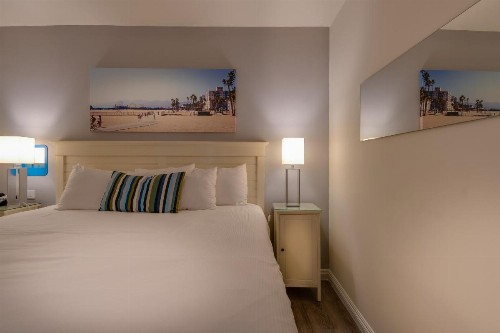 Bayside Hotel - image 37