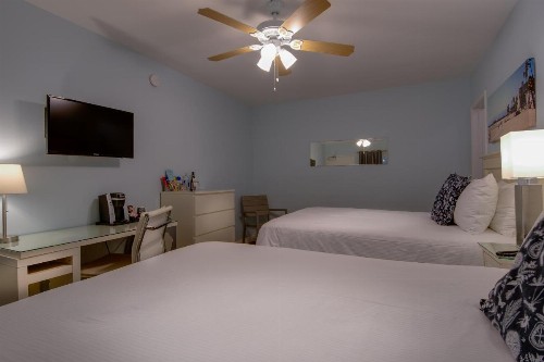 Bayside Hotel - image 40