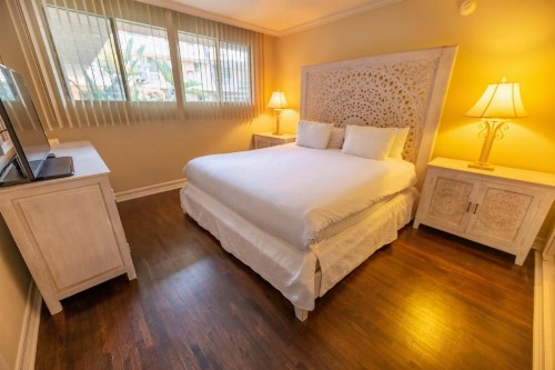 Cal Mar Hotel Suites - image 11