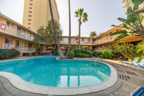 Cal Mar Hotel Suites - image 7