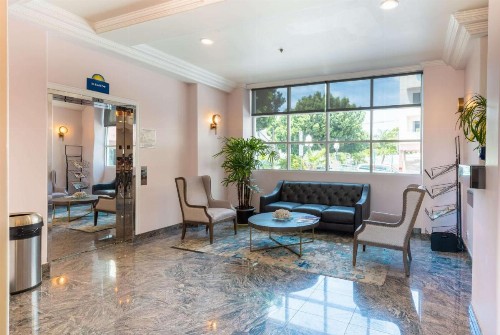 Days Inn by Wyndham Santa Monica/Los Angeles - image 11
