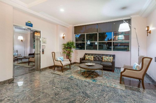 Days Inn by Wyndham Santa Monica/Los Angeles - image 12