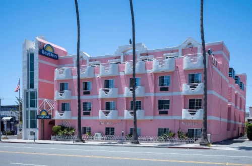 Days Inn by Wyndham Santa Monica/Los Angeles - image 4