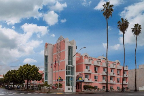 Days Inn by Wyndham Santa Monica/Los Angeles - image 7