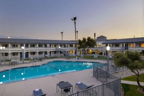 Quality Inn Santa Nella on I-5 - image 2