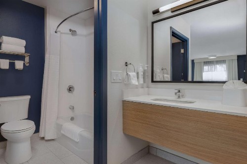 Quality Inn Santa Nella on I-5 - image 3