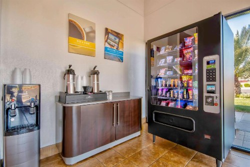 Motel 6-Santa Nella CA - Los Banos - image 16