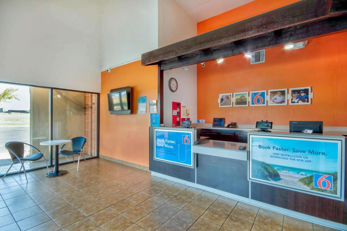 Motel 6-Santa Nella CA - Los Banos - image 2