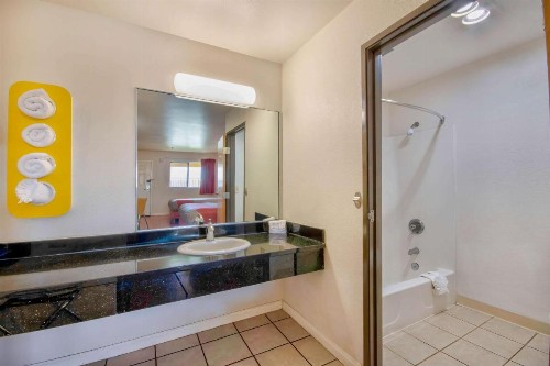 Motel 6-Santa Nella CA - Los Banos - image 23