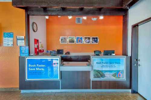 Motel 6-Santa Nella CA - Los Banos - image 6