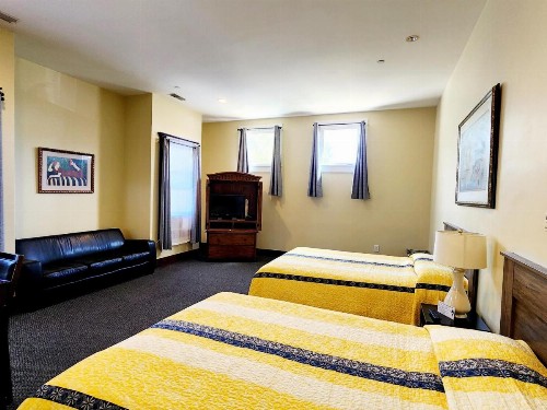 Santa Paula Inn - image 13