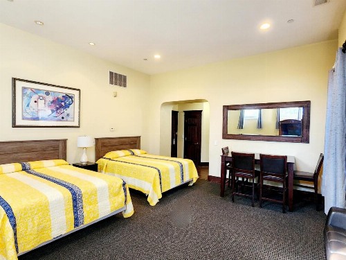 Santa Paula Inn - image 14
