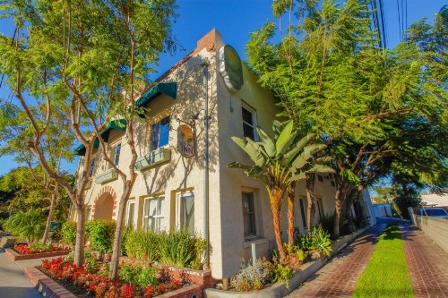 Santa Paula Inn - image 2