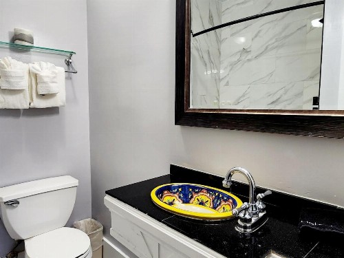 Santa Paula Inn - image 3