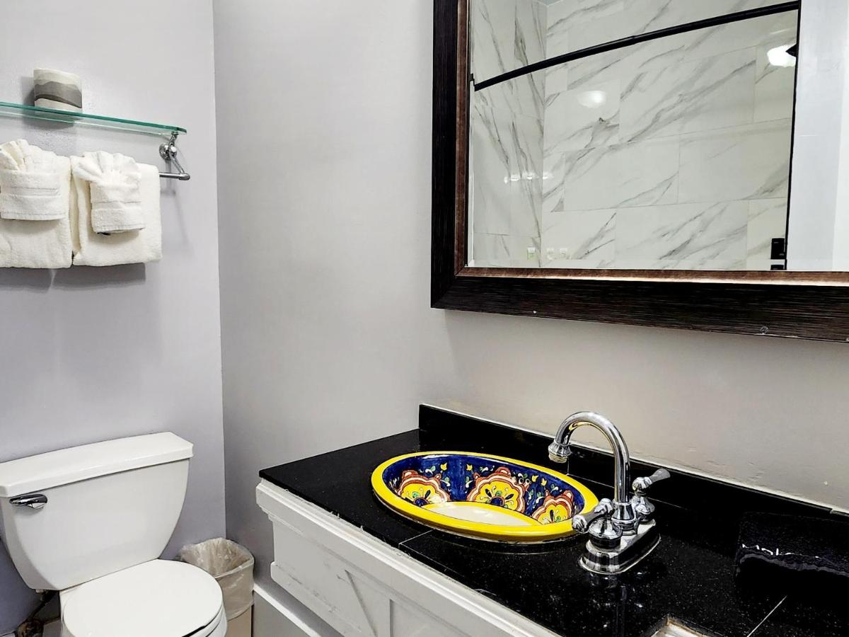 Santa Paula Inn - image 3