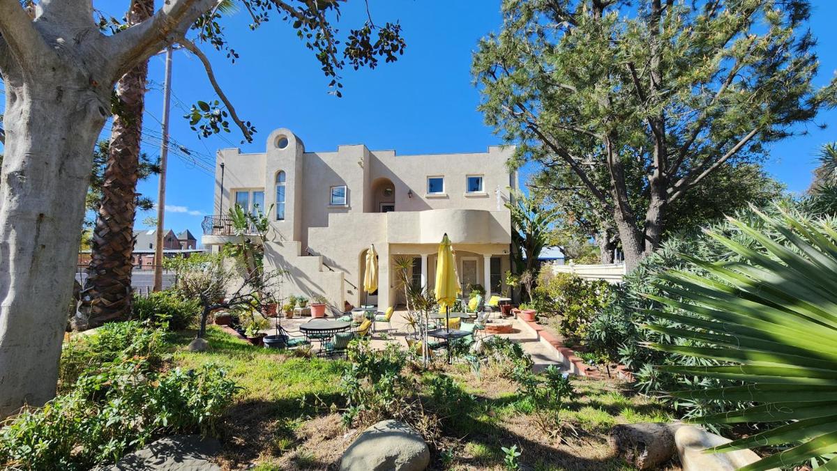 Santa Paula Inn - image 6