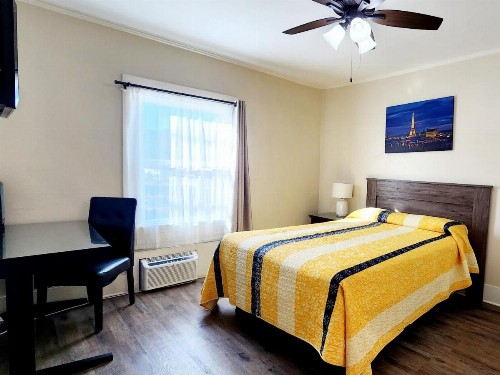 Santa Paula Inn - image 8