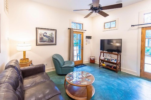 Hibiscus Coffee & Guesthouse - image 20