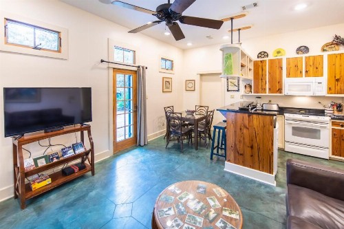 Hibiscus Coffee & Guesthouse - image 21