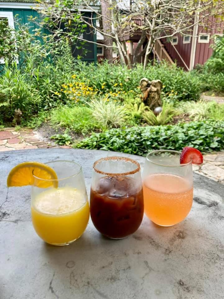Hibiscus Coffee & Guesthouse - image 4