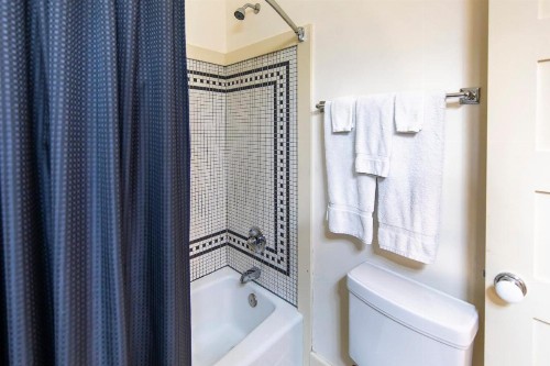 Hibiscus Coffee & Guesthouse - image 46