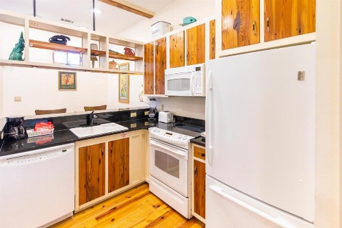 Hibiscus Coffee & Guesthouse - image 49